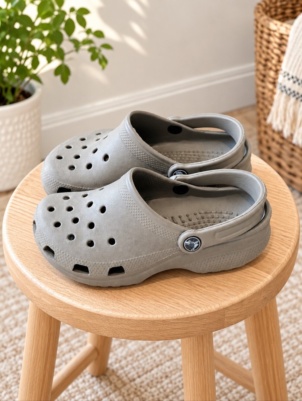 Crocs (65$) | Classic Clog Khaki Taupe, Size 4 6 Unisex